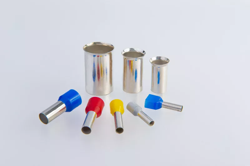 Aderendhülsen isoliert und unisoliert bunt blau gelb rot